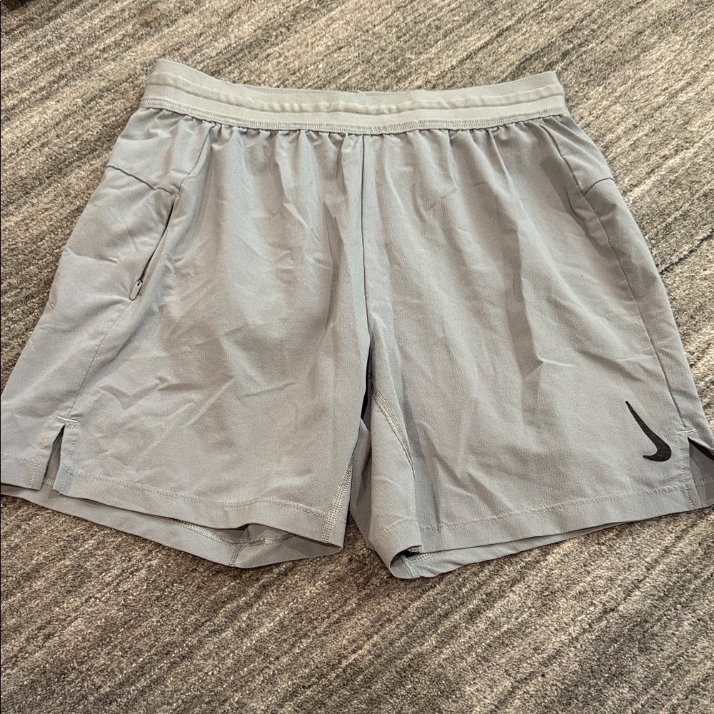 Nike Men's Light Gray Athletic Shorts with pockets